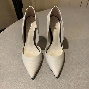 NWOB Schultz Ivory Croc Print Leather Pumps sz 40